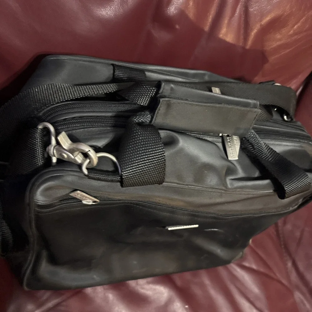 Kenneth Cole Reaction Black Duffel Overnight Travel Bag With Shoulder Strap Blk